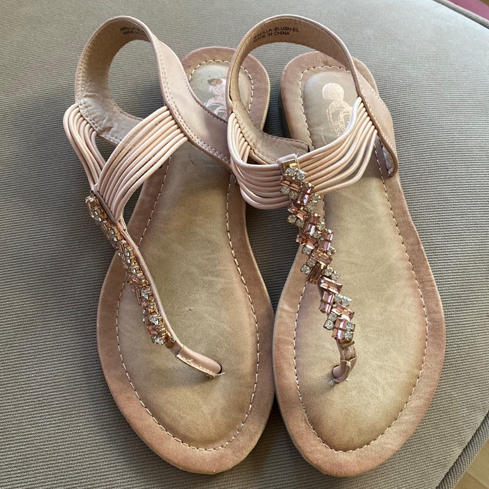 CG shoes, embellishments are pink